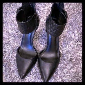 Sexy Ankle cuff Black BCBG Pumps